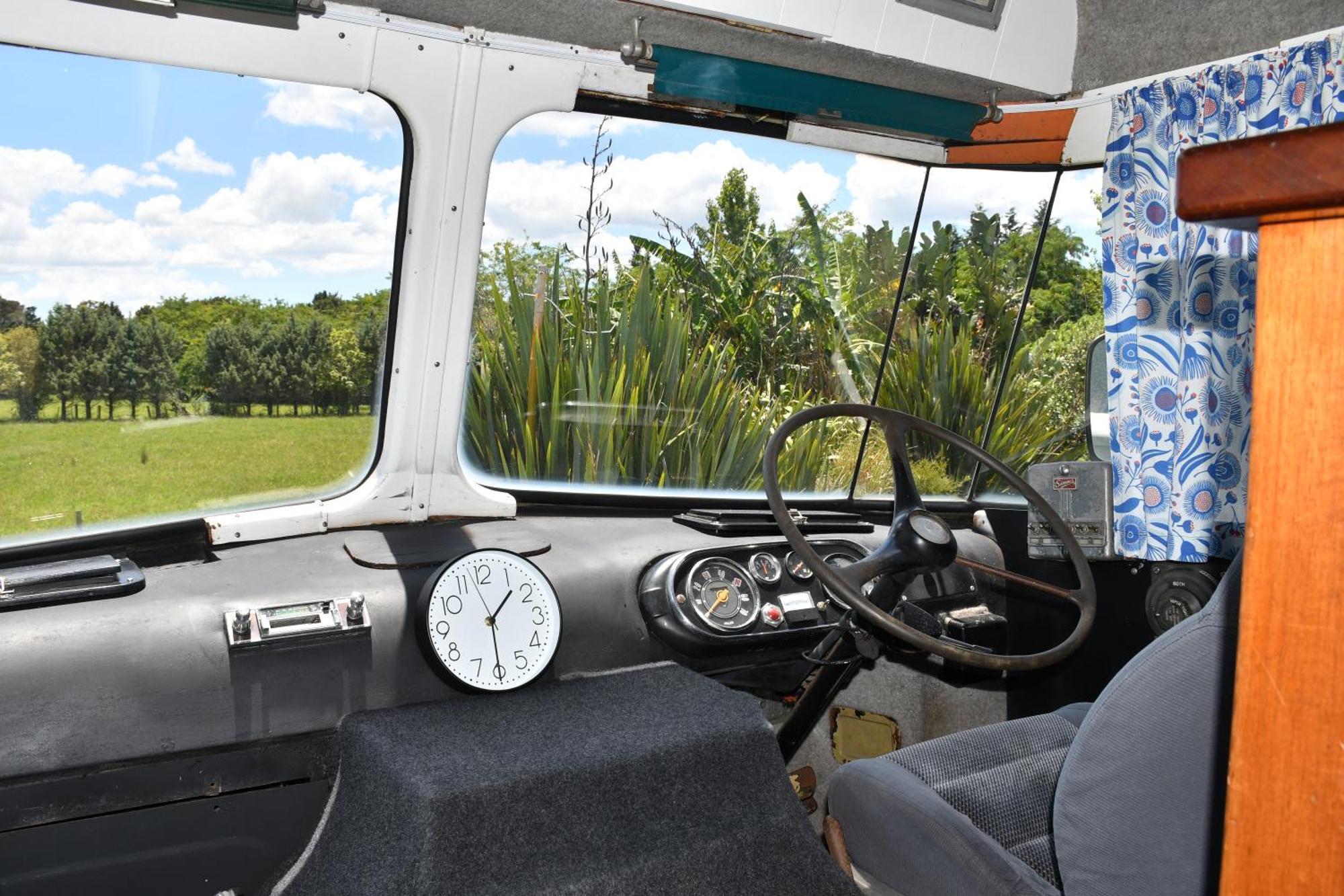 Evi The School Bus At Oromahoe Downs Farm Puketona Eksteriør bilde